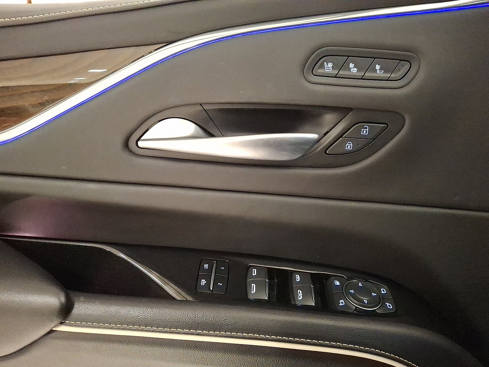 Used 2023 Cadillac Escalade Premium Luxury Platinum image 12