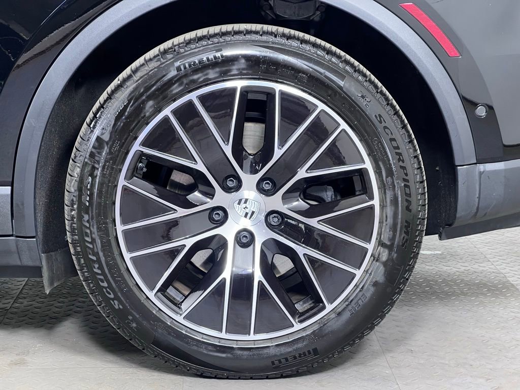 Certified 2025 Porsche Macan Electric image 14