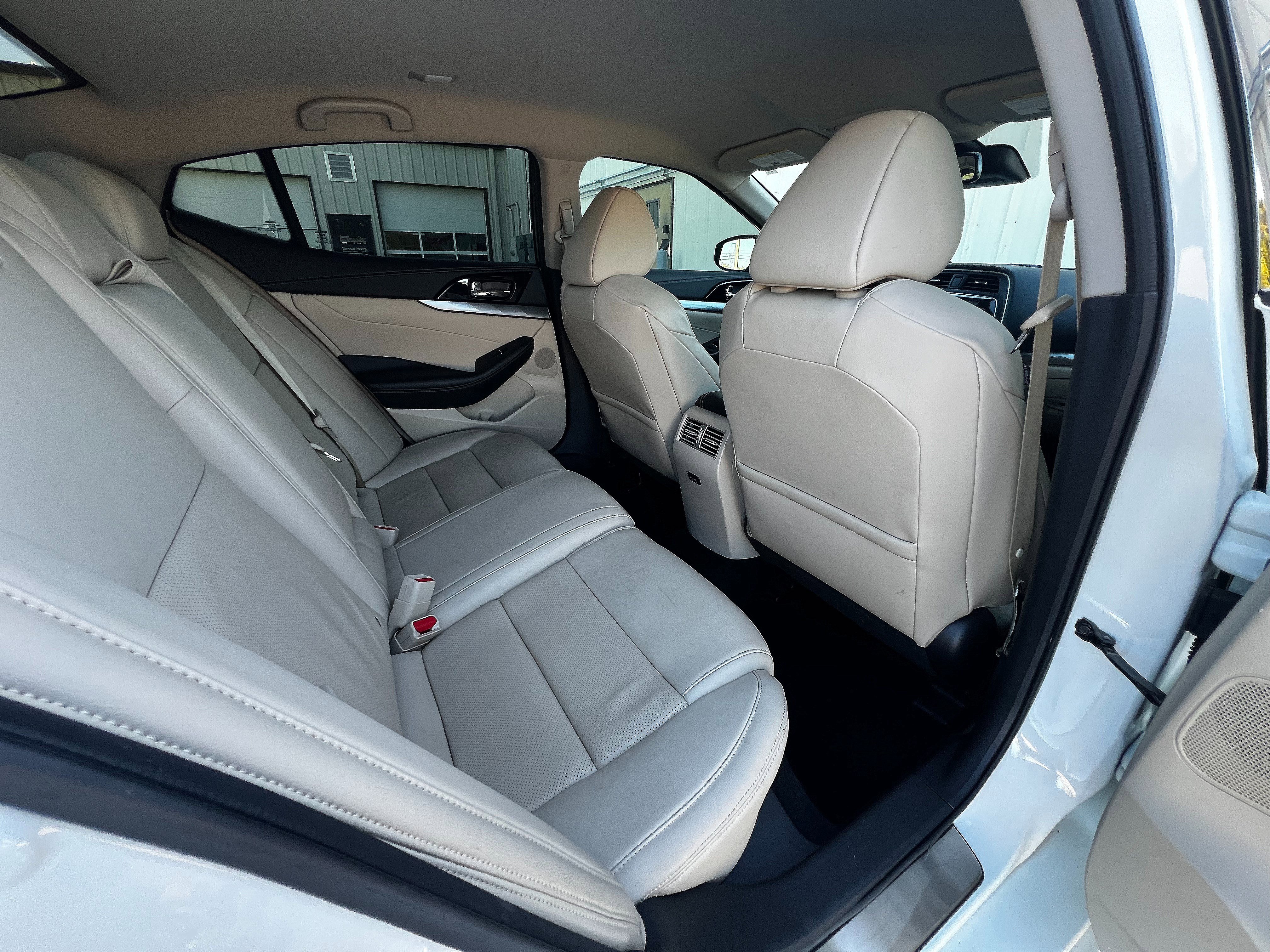 Used 2020 Nissan Maxima 3.5 SV w/ Floor Mat Group image 31