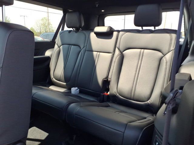 New 2026 Jeep Grand Wagoneer L 4WD w/ Premium Group I image 17