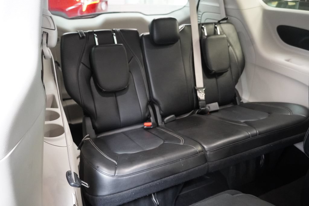 Used 2024 Chrysler Pacifica Limited FWD image 23