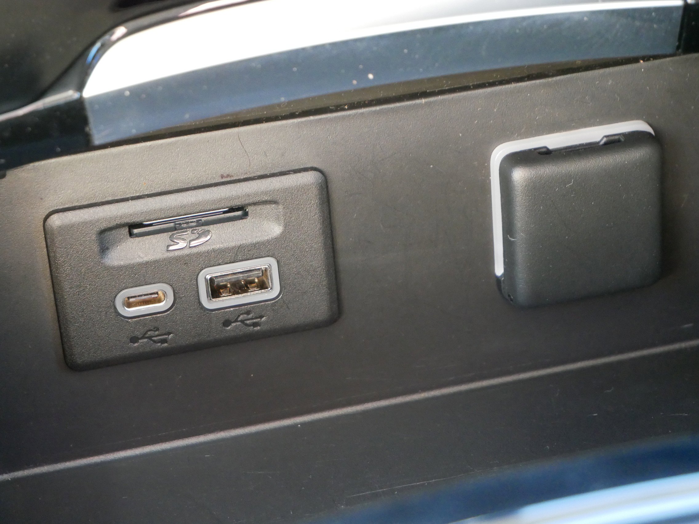 Used 2021 Buick Envision Essence w/ Technology Package I image 27