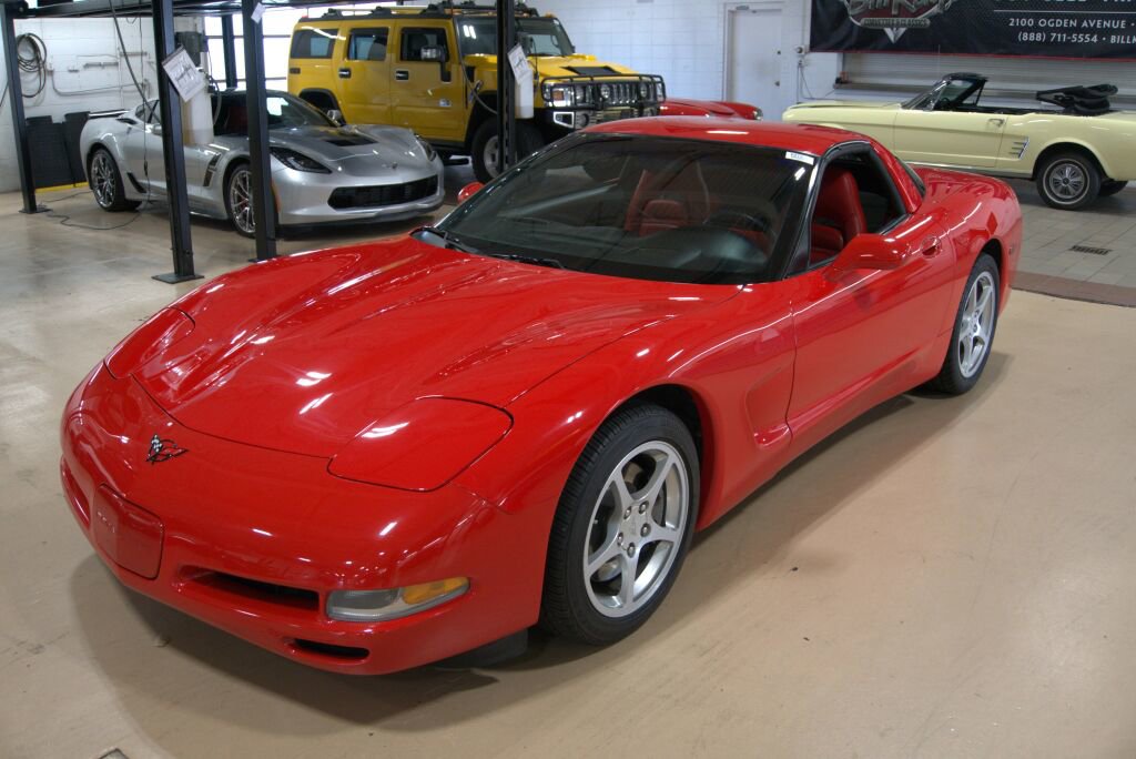Used 2000 Chevrolet Corvette Coupe w/ Roof Pkg RWD image 2