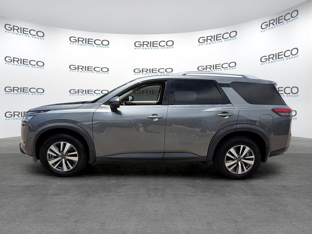 Certified 2022 Nissan Pathfinder SL w/ SL Black Package AWD/4WD image 4