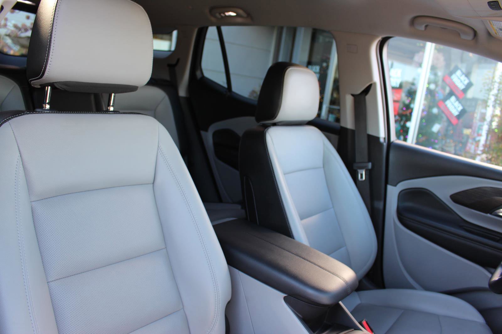 Used 2024 GMC Terrain SLT image 16