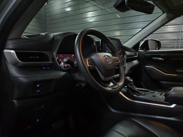 Used 2022 Toyota Highlander XLE image 10