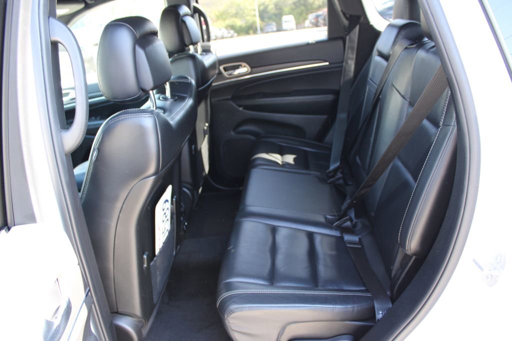 Used 2017 Jeep Grand Cherokee Limited AWD/4WD image 16