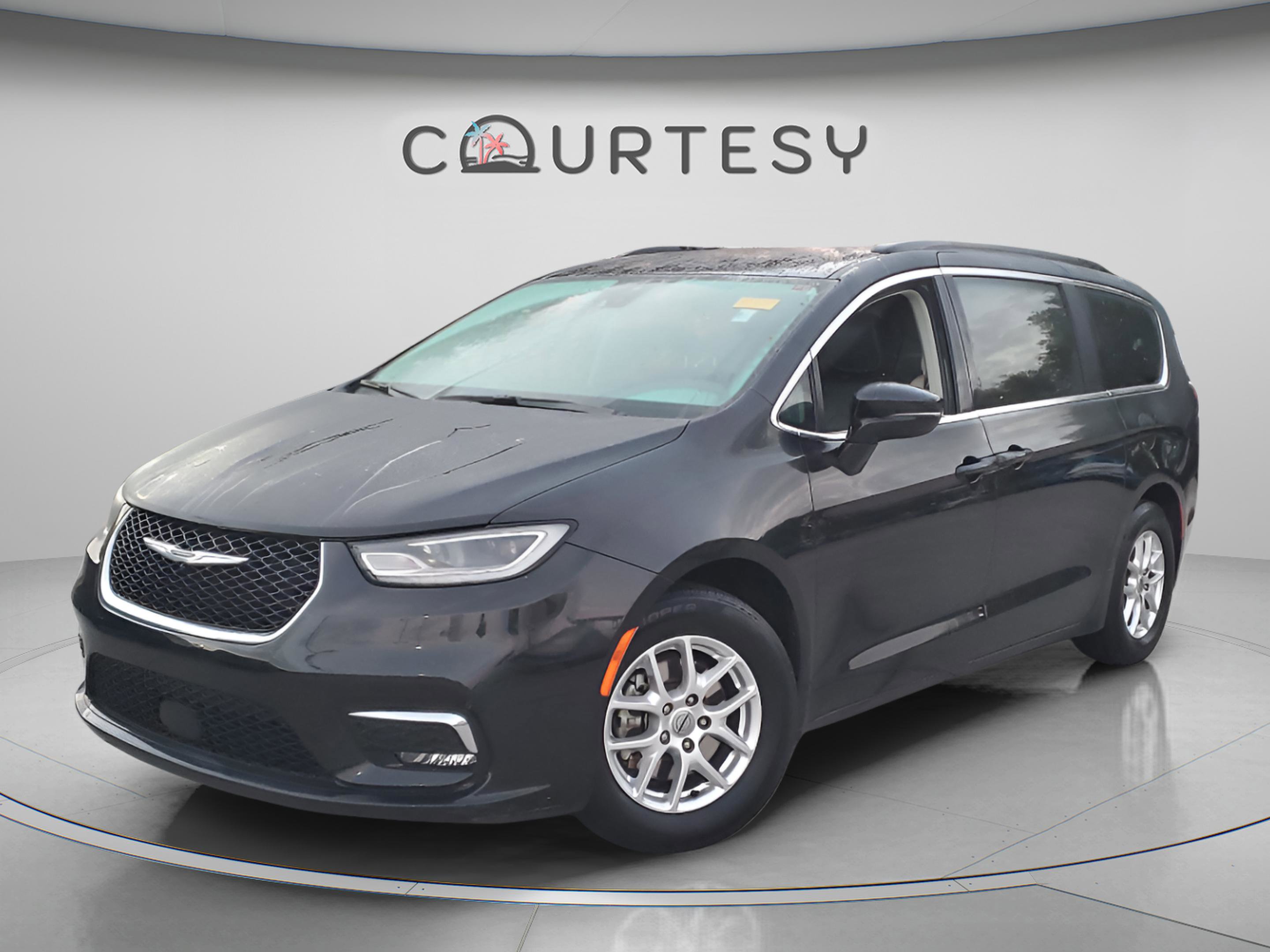 Used 2022 Chrysler Pacifica Touring-L FWD image 1