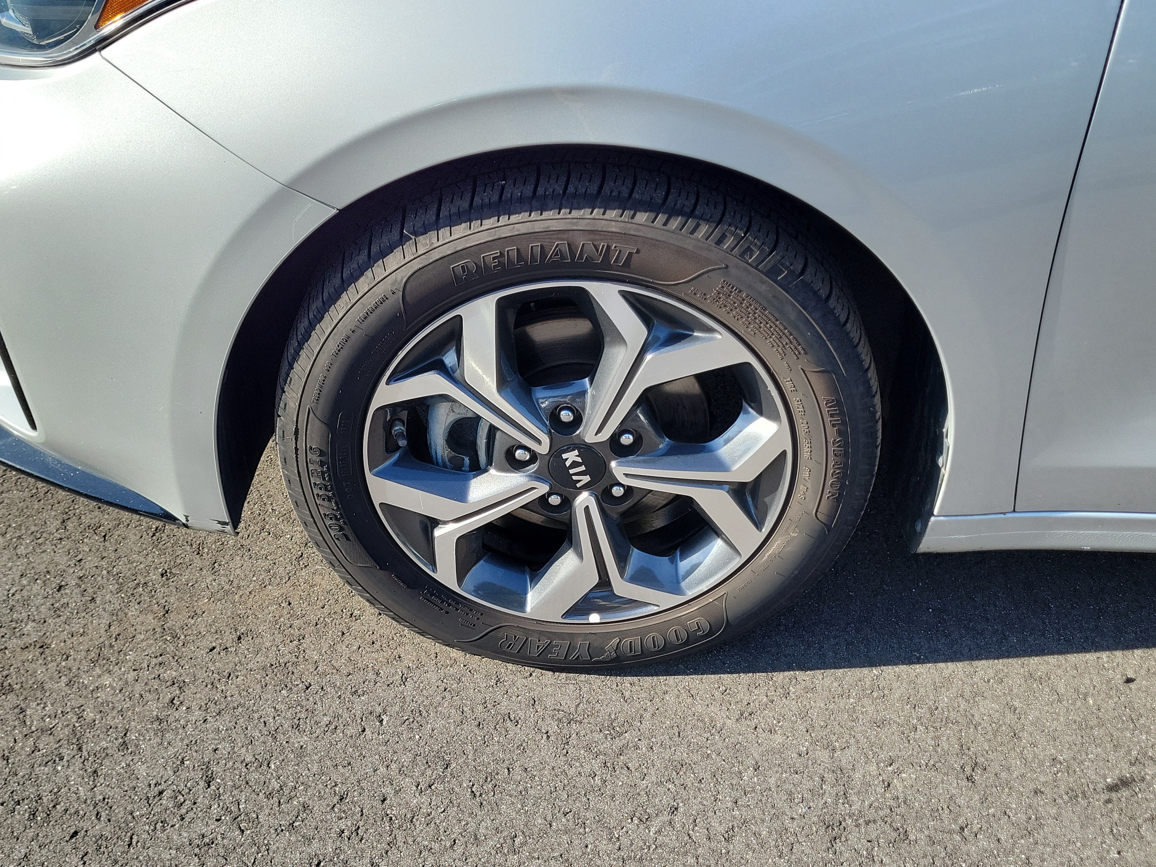 Used 2020 Kia Forte LXS FWD image 35