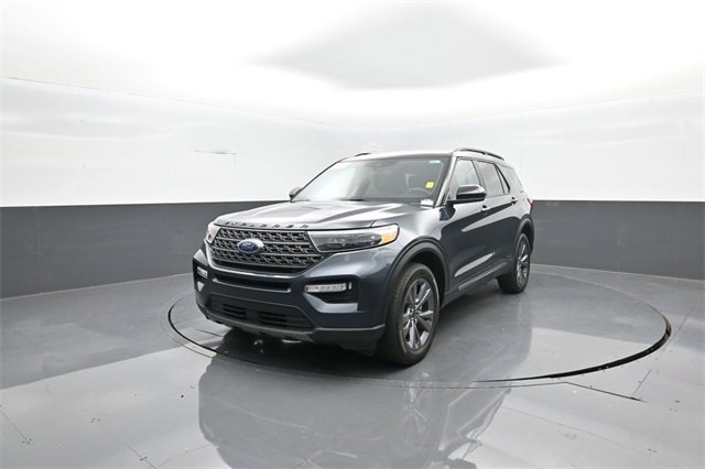 Used 2022 Ford Explorer XLT w/ Equipment Group 202A image 3
