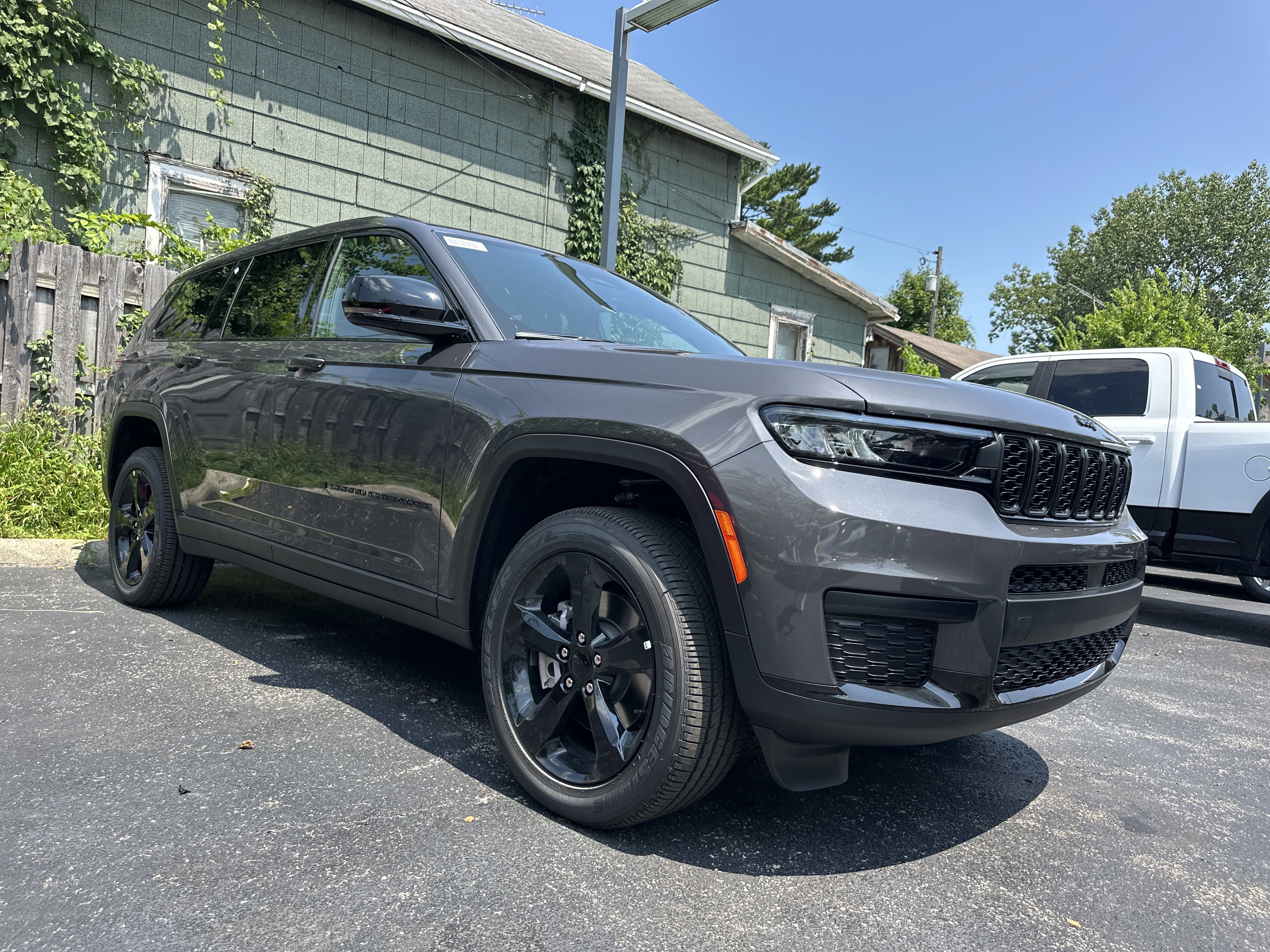 New 2025 Jeep Grand Cherokee L Altitude image 17