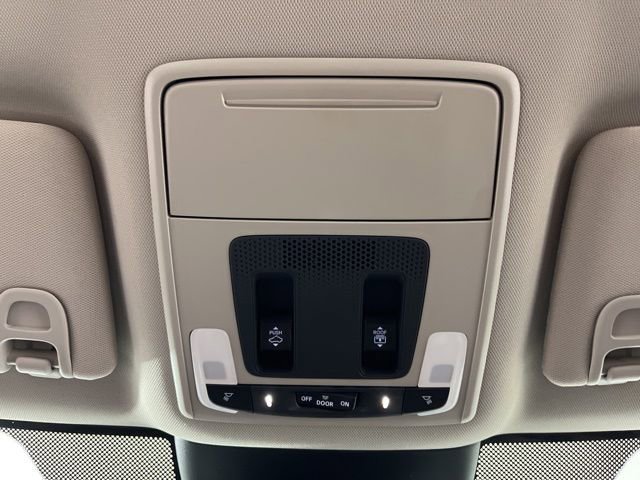 Used 2025 Honda Pilot Touring image 35