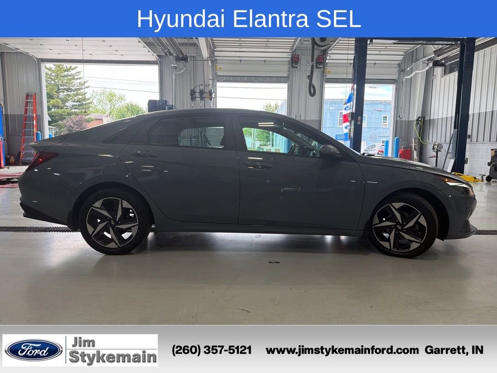 Used 2023 Hyundai Elantra SEL w/ Convenience Package FWD image 10