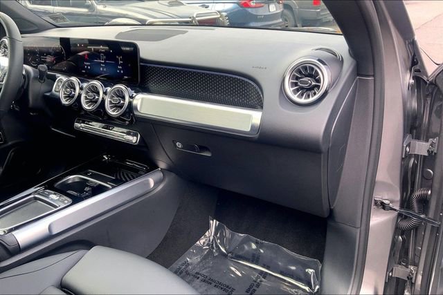 Used 2025 Mercedes-Benz GLB 250 4MATIC image 15