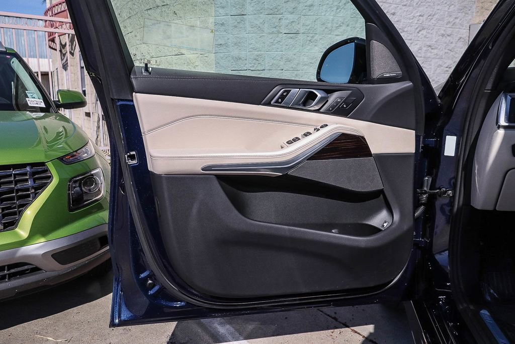 Used 2026 BMW X5 xDrive50e w/ M Sport Package image 22