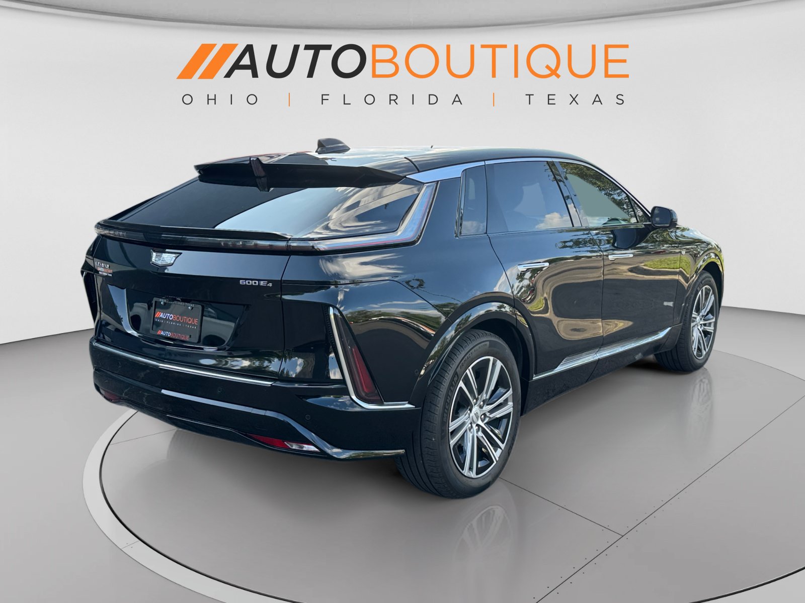 Used 2024 Cadillac Lyriq Luxury AWD/4WD image 5