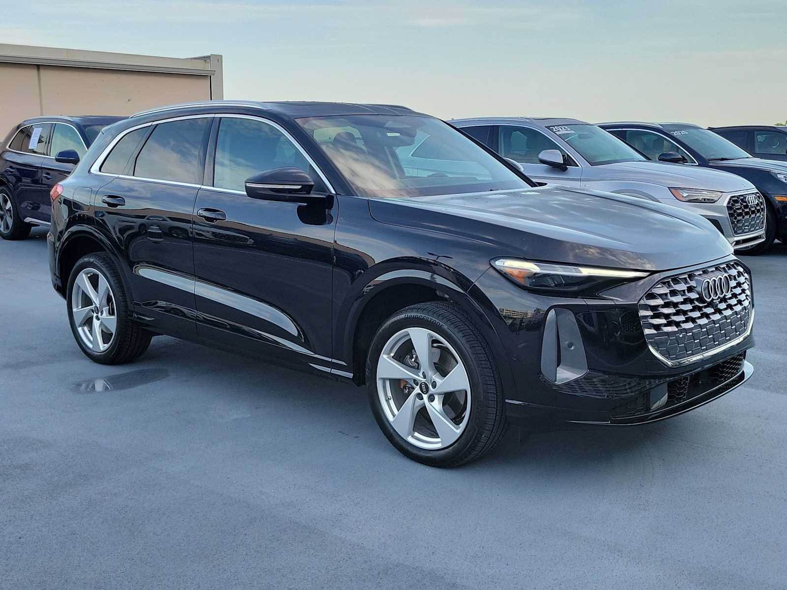 Certified 2025 Audi Q5 Premium Plus w/ Premium Plus AWD/4WD image 8