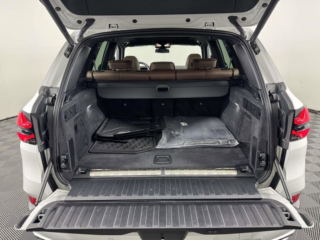 Used 2025 BMW X5 xDrive50e image 14