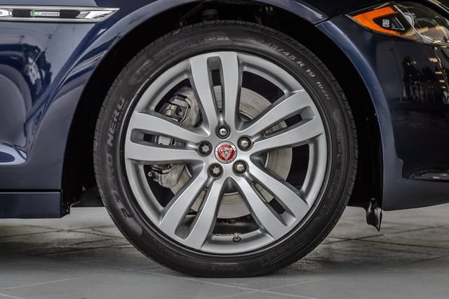 Used 2016 Jaguar XJ R-Sport AWD/4WD image 16