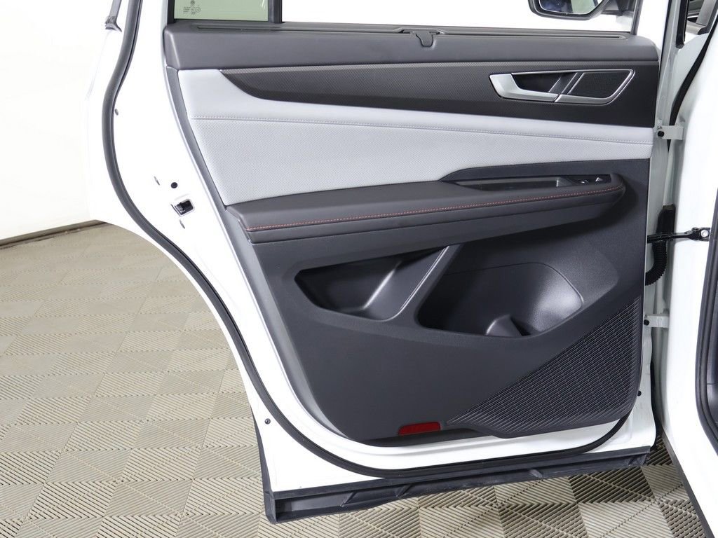 Certified 2024 Volkswagen Atlas Peak Edition SEL AWD/4WD image 30