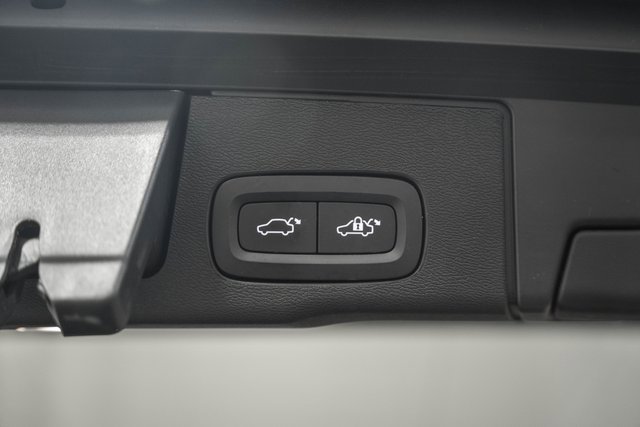 Used 2022 Volvo XC60 B5 Inscription w/ Climate Package image 9