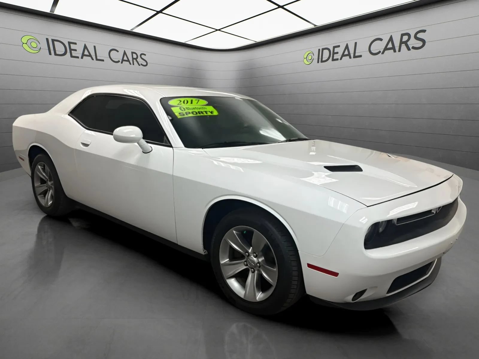 Used 2017 Dodge Challenger SXT RWD image 3