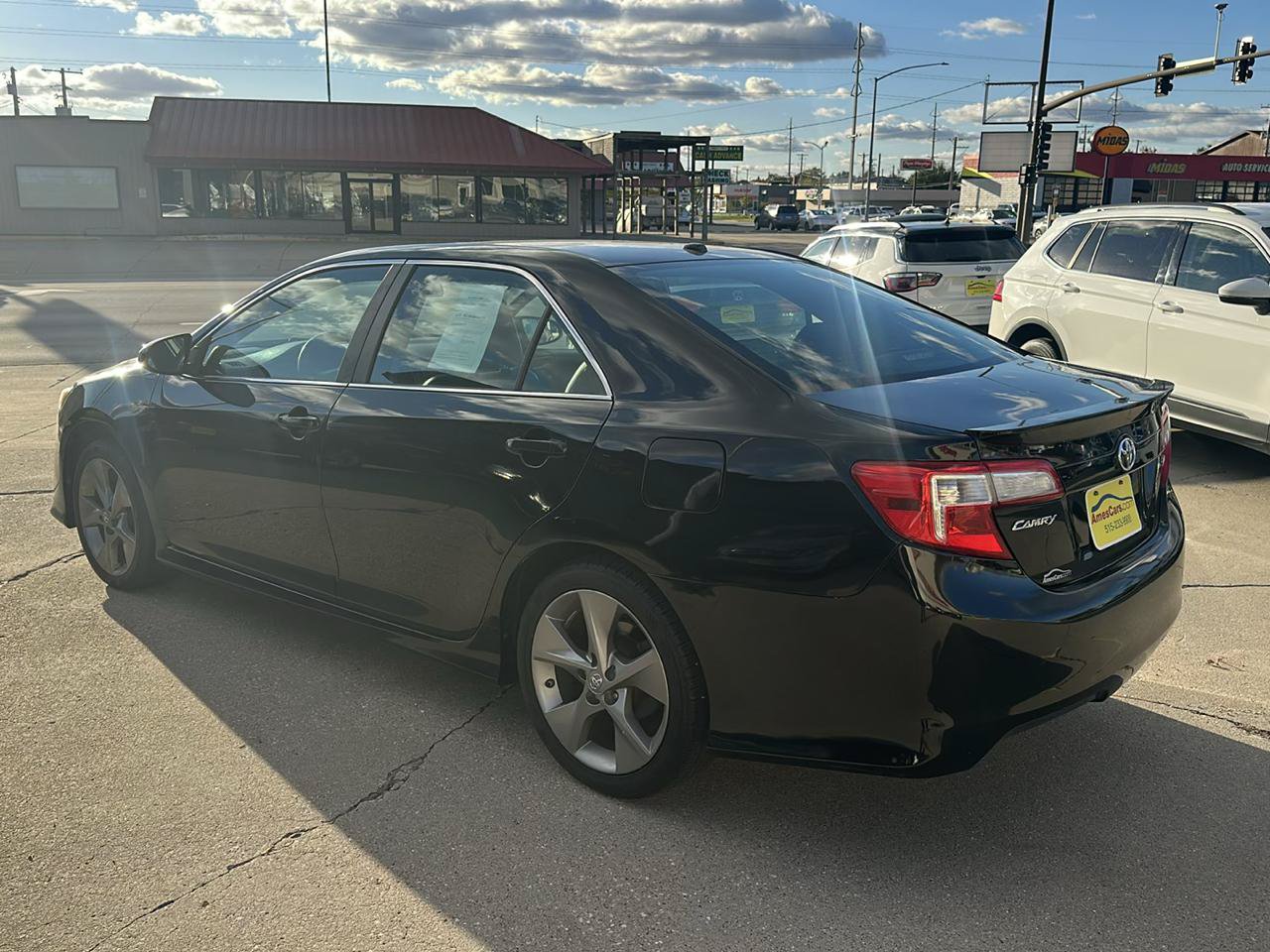 Used 2014 Toyota Camry SE FWD image 6