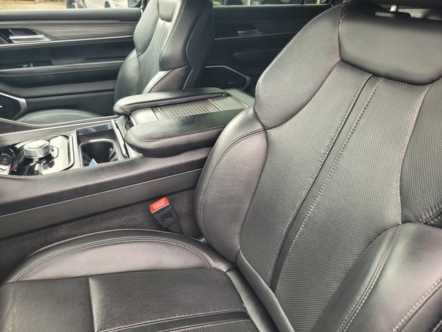 Used 2023 Jeep Wagoneer L Series II AWD/4WD image 9