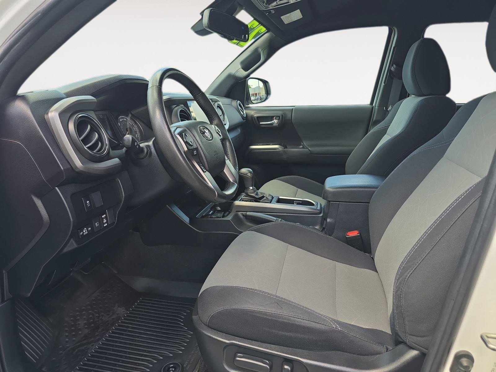 Used 2022 Toyota Tacoma TRD Off-Road w/ Technology Package AWD/4WD image 10