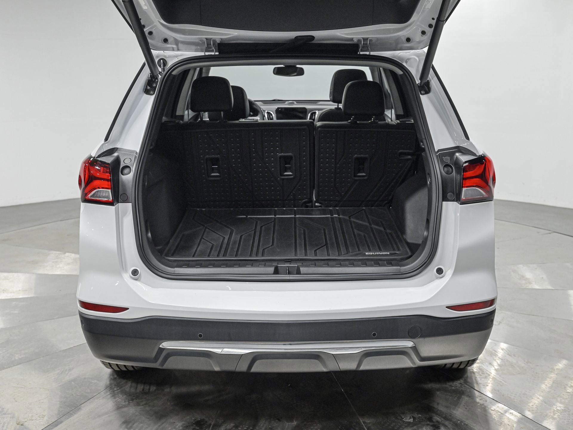 Used 2023 Chevrolet Equinox Premier FWD image 6