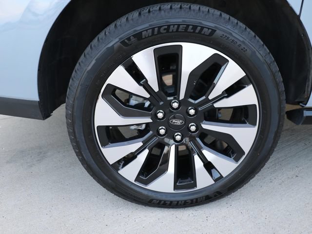 Used 2025 Ford Expedition Max Platinum w/ Driver's Package AWD/4WD image 8