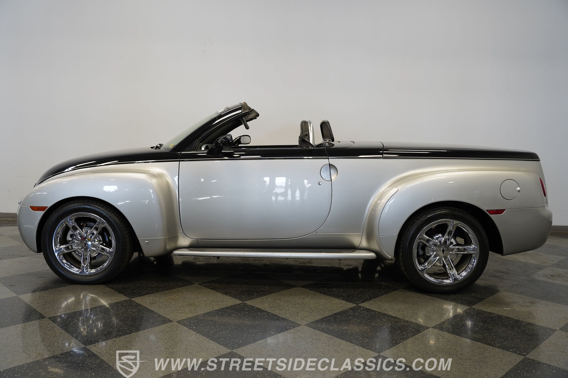 Used 2006 Chevrolet SSR w/ Preferred Equipment Group RWD image 40