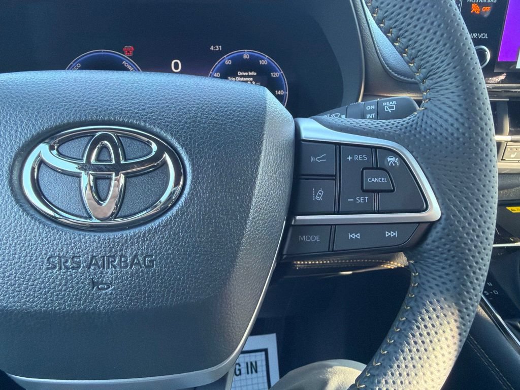 Used 2026 Toyota Sienna XLE Woodland Edition AWD/4WD image 25
