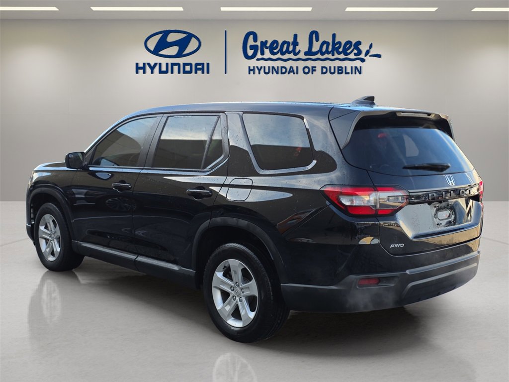 Used 2023 Honda Pilot LX image 3