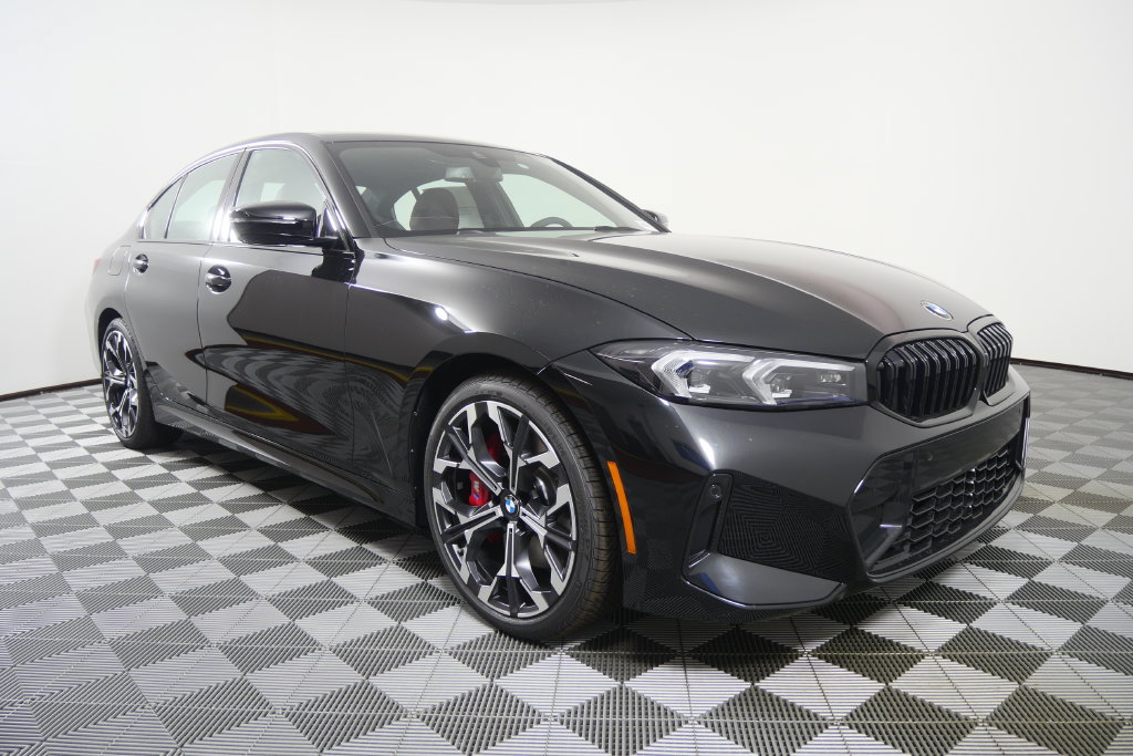 New 2026 BMW 330i Sedan w/ M Sport Package RWD image 2