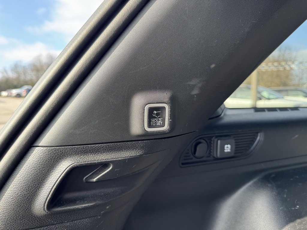 Used 2024 Jeep Grand Cherokee Limited w/ Luxury Tech Group II image 7