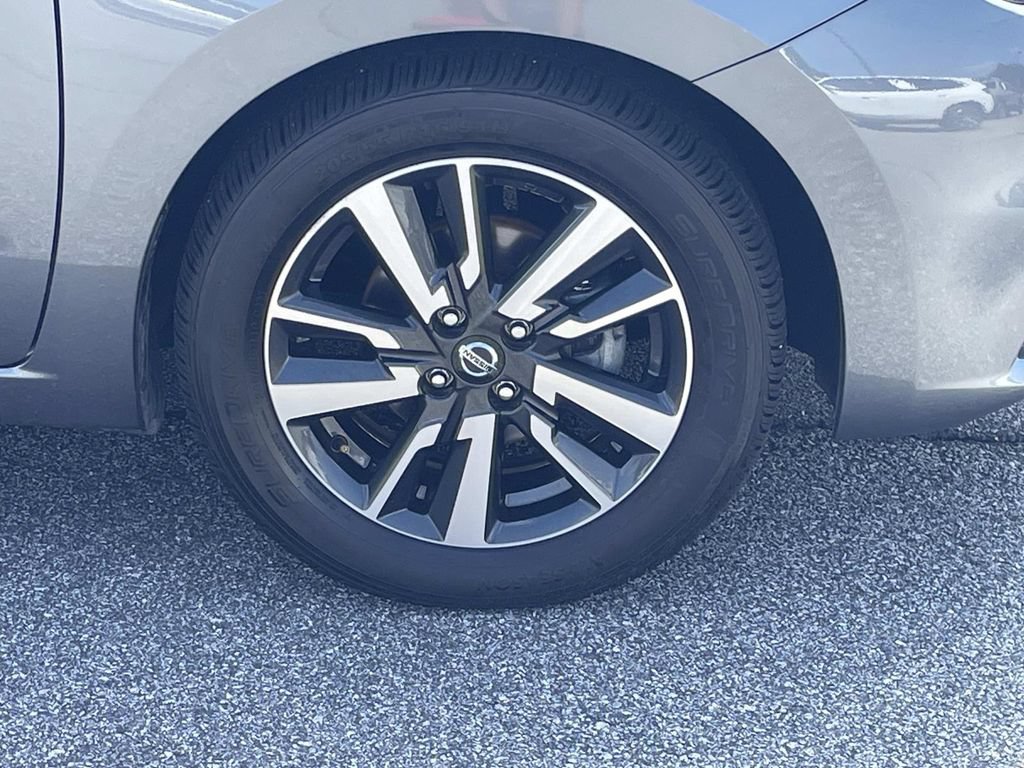 Used 2022 Nissan Versa SV FWD image 10