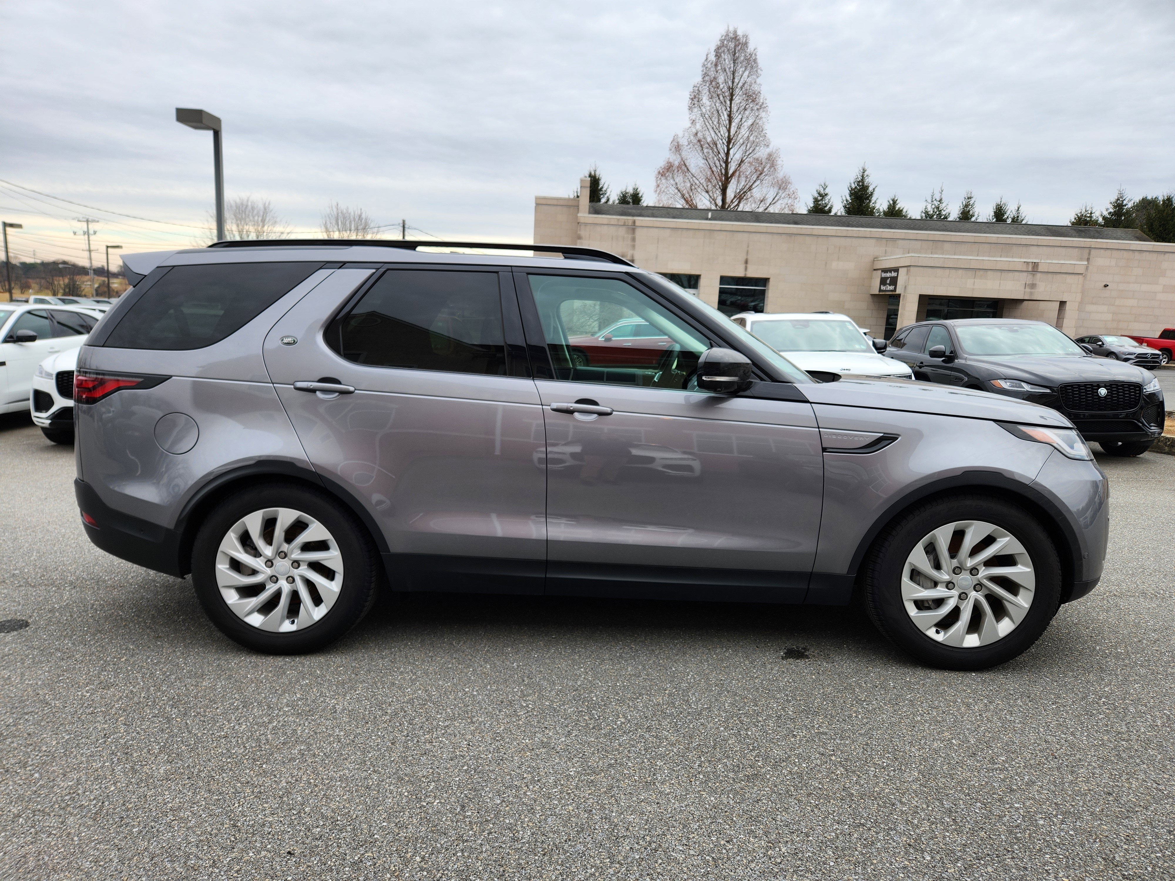 Certified 2024 Land Rover Discovery S image 6