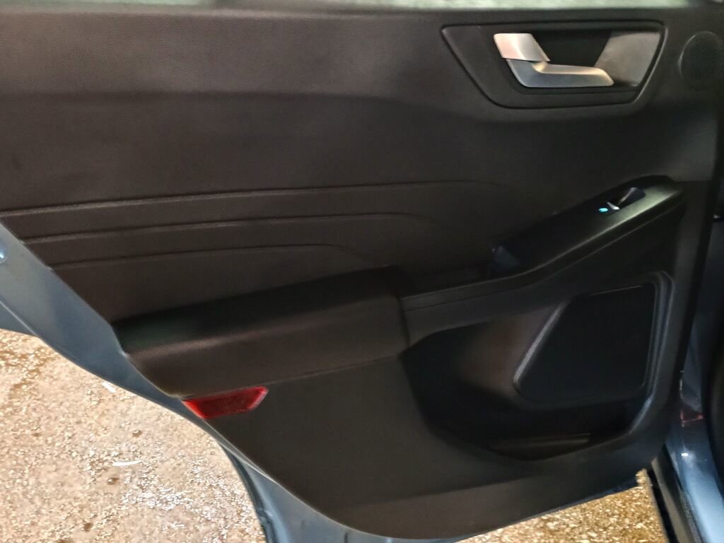 Used 2025 Ford Escape Platinum w/ Premium Technology Package image 15