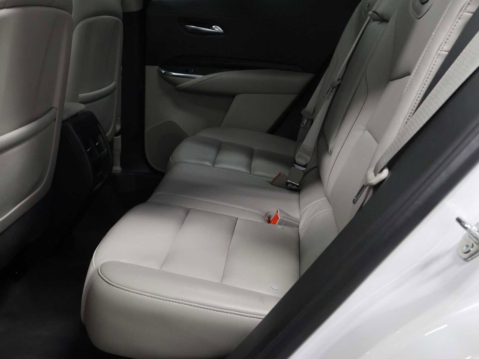 Used 2020 Cadillac XT4 Premium Luxury w/ Cold Weather Package AWD/4WD image 32