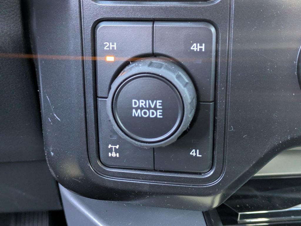 New 2026 Ford F250 Lariat w/ Black Appearance Package image 26