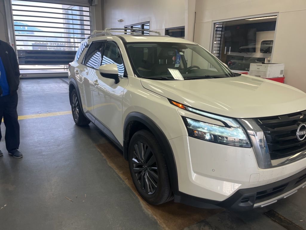 Used 2024 Nissan Pathfinder SL w/ SL Premium Package
