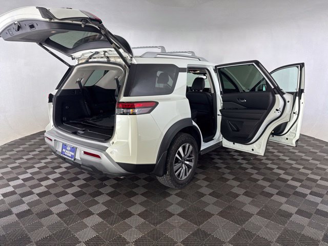 Used 2022 Nissan Pathfinder SL w/ SL Black Package AWD/4WD image 17
