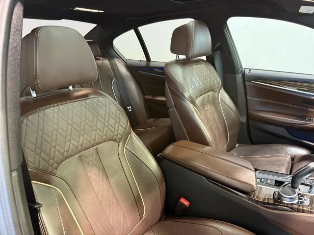 Used 2019 BMW 540i w/ M Sport Package image 27