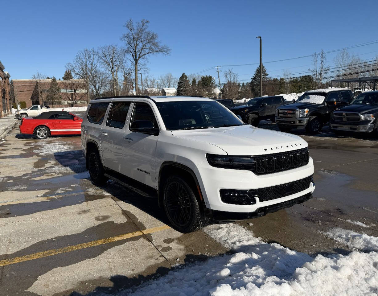 Used 2024 Jeep Wagoneer L Series II w/ Convenience Group I image 4
