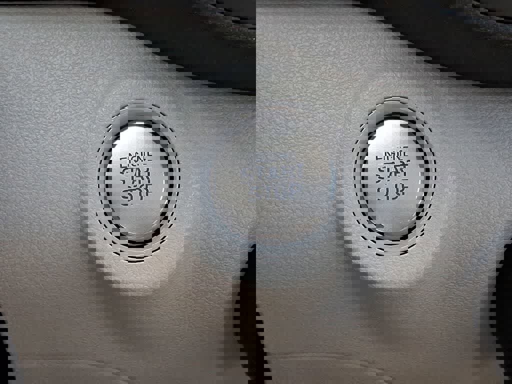 Used 2025 Hyundai Venue SEL image 22