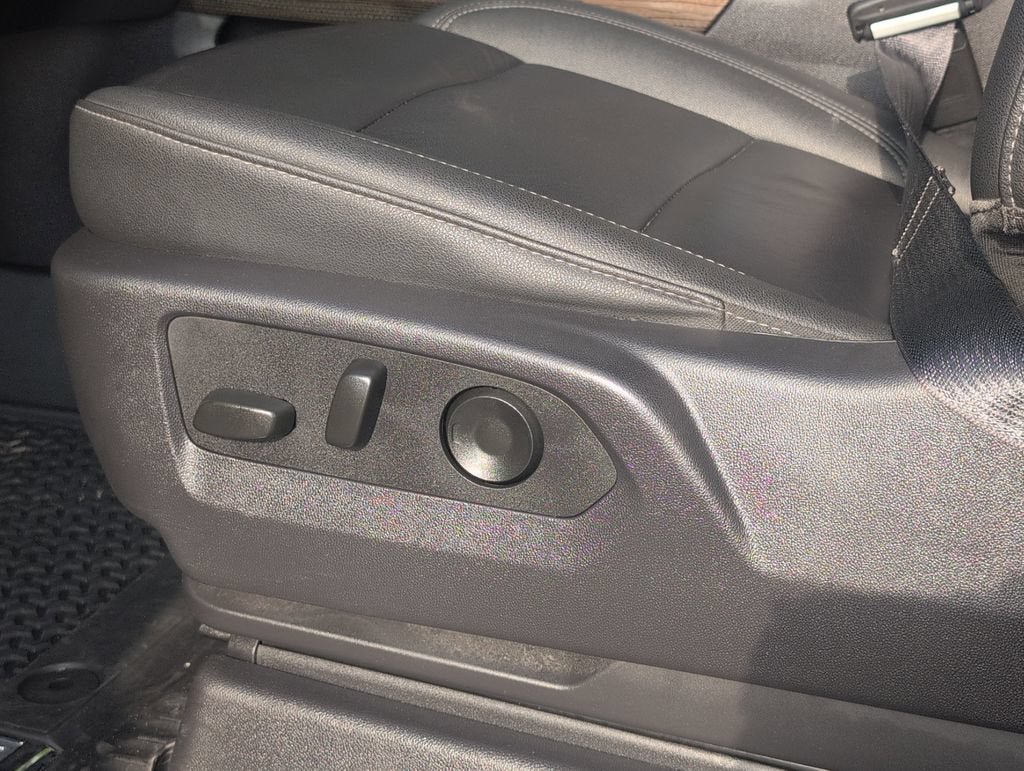 Used 2025 Chevrolet Silverado 1500 LT Trail Boss w/ LT Trail Boss Premium Package AWD/4WD image 18