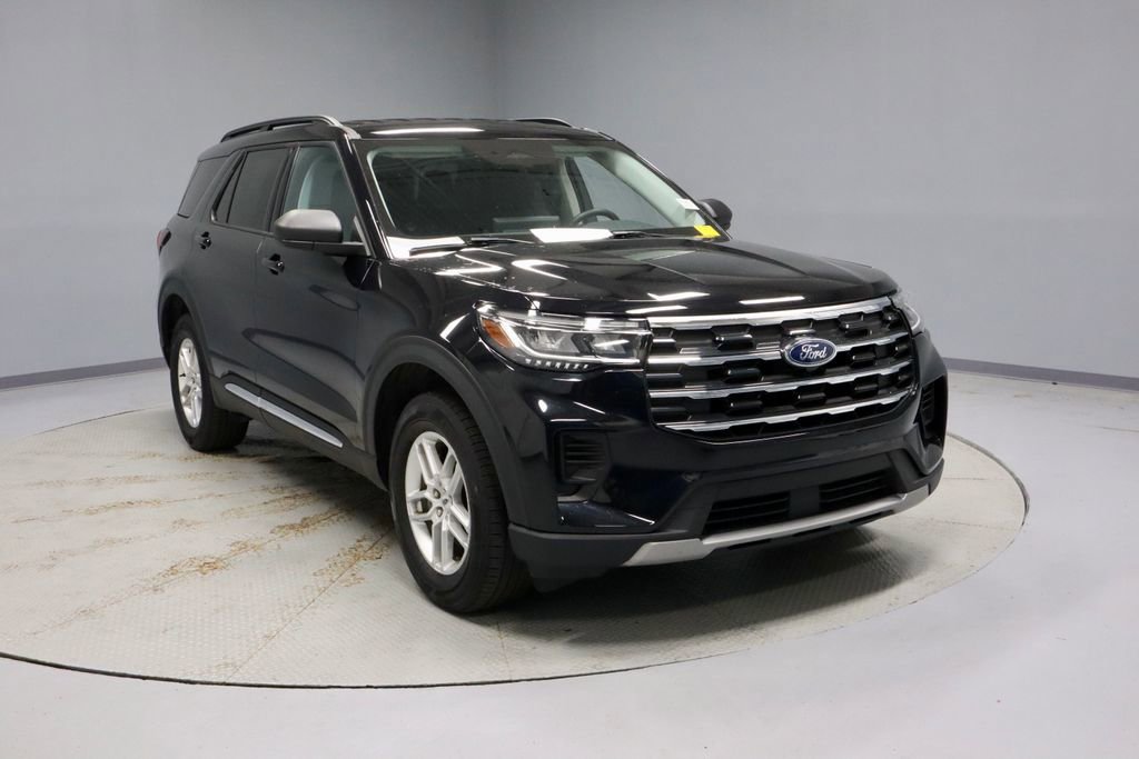 Used 2025 Ford Explorer Active AWD/4WD image 1