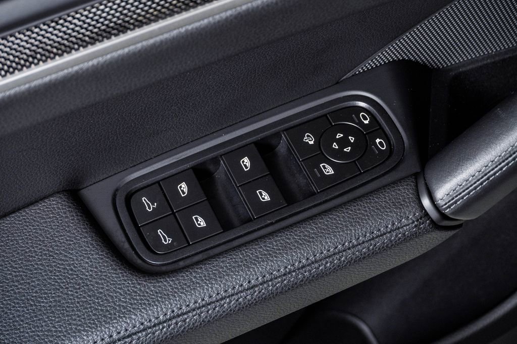 Certified 2025 Porsche Cayenne Coupe AWD/4WD image 26