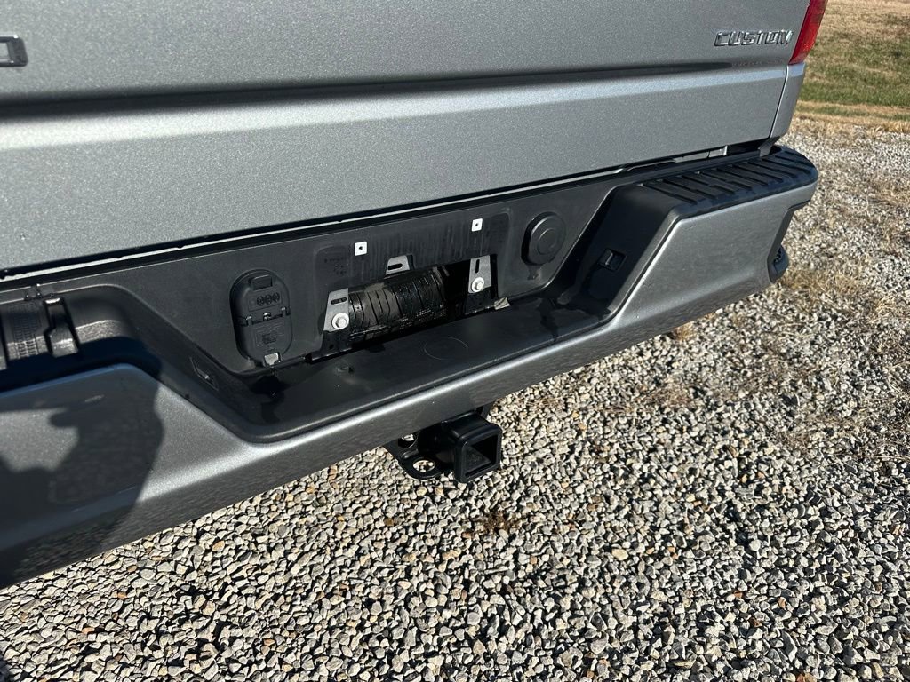 Used 2023 Chevrolet Silverado 1500 Custom image 26
